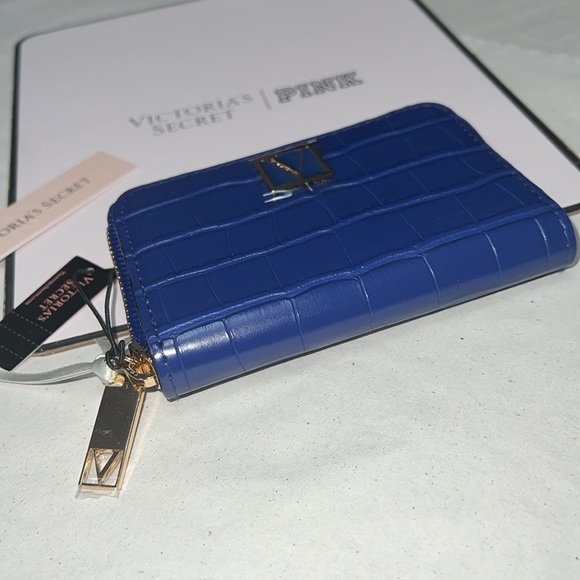 Victoria’s Secret Zip Up Small Wallet - Picture 4 of 8